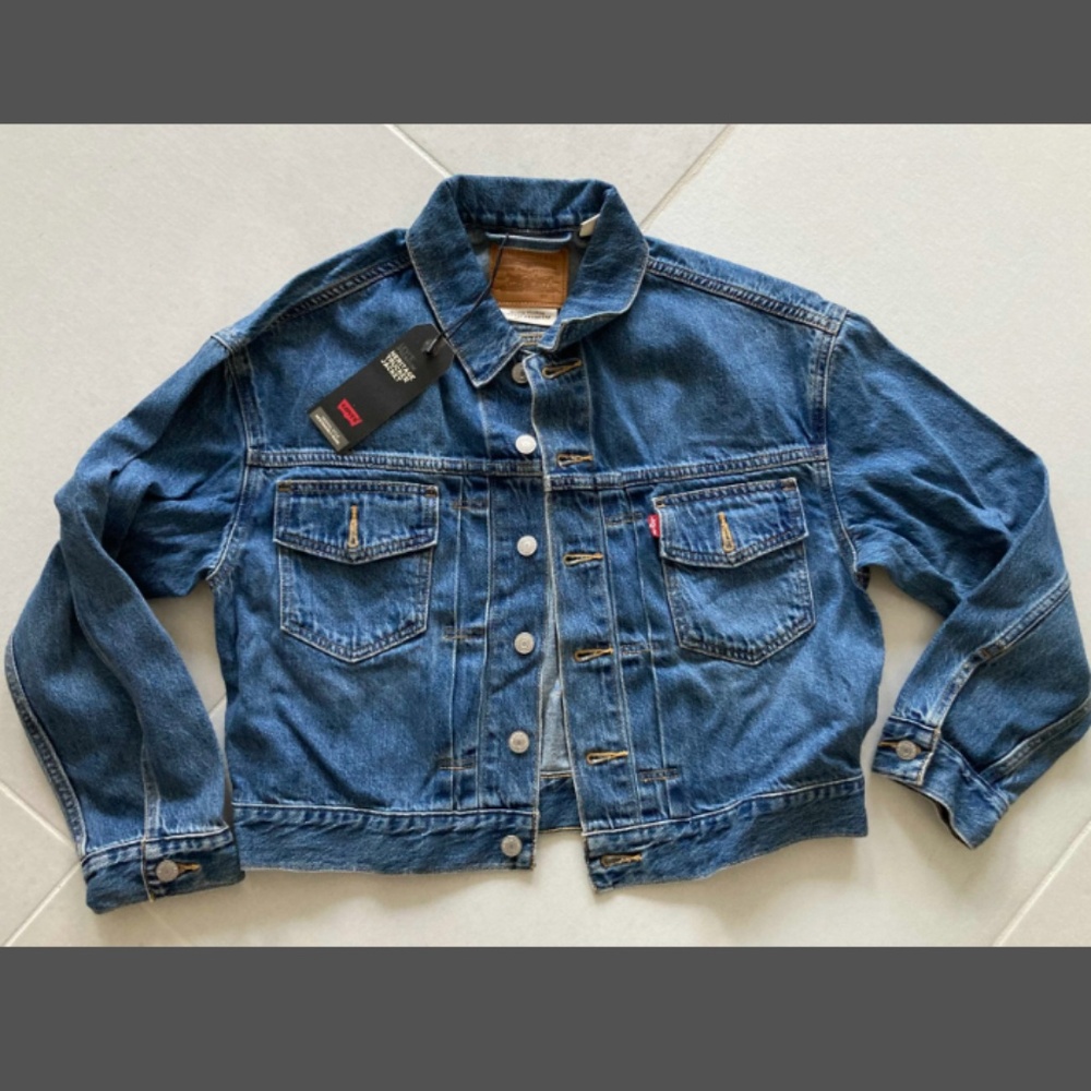 Women's Levi's drop shoulder trucker denim jacket.